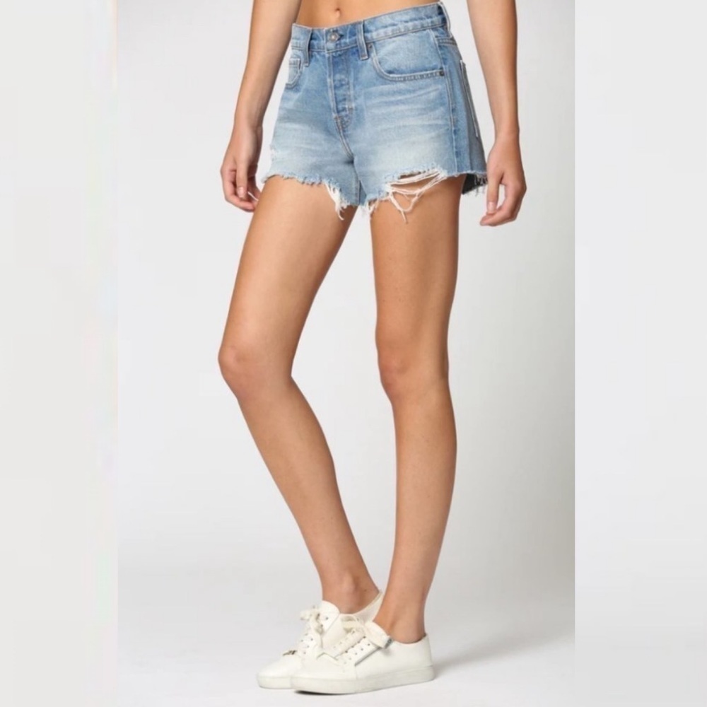 Hidden Kenzie Medium Wash Classic Mid Rise Shorts Distressed